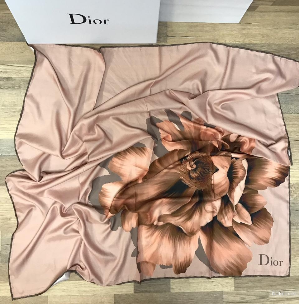 Платок Christian Dior шелк нюдовый цветок