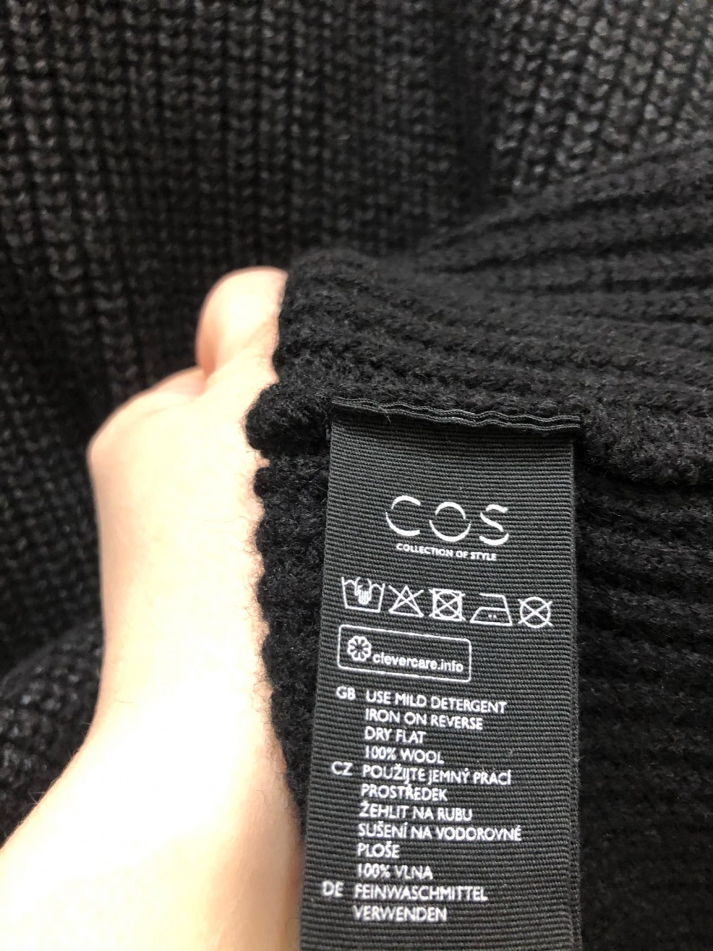 Шерстяной свитер COS.Размер M-L.
