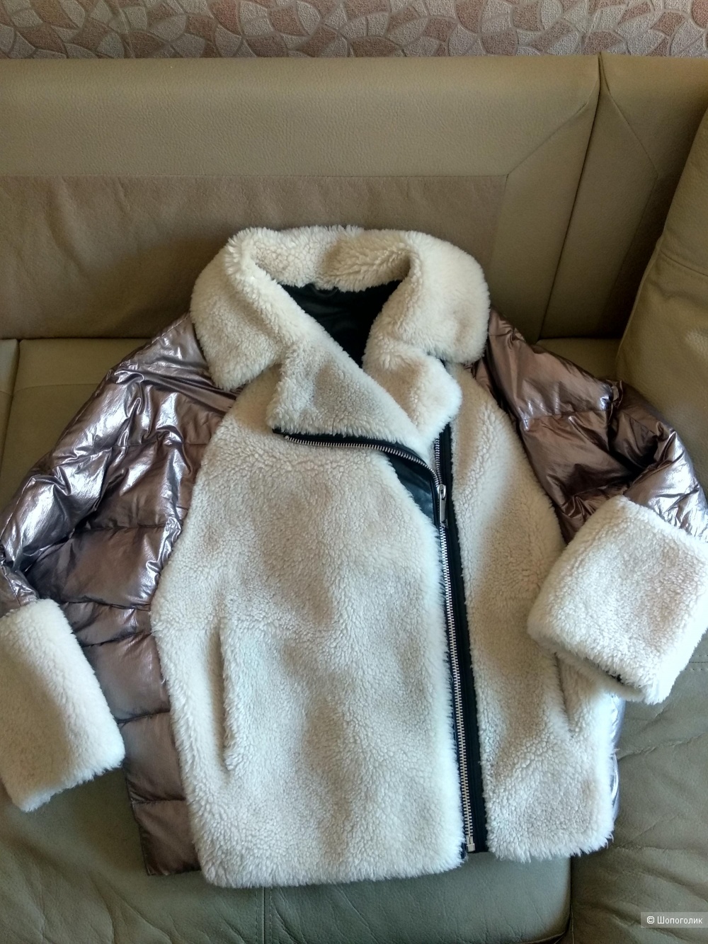 Куртка с отделкой натуральной овечьей шерстью "Снежная королева"