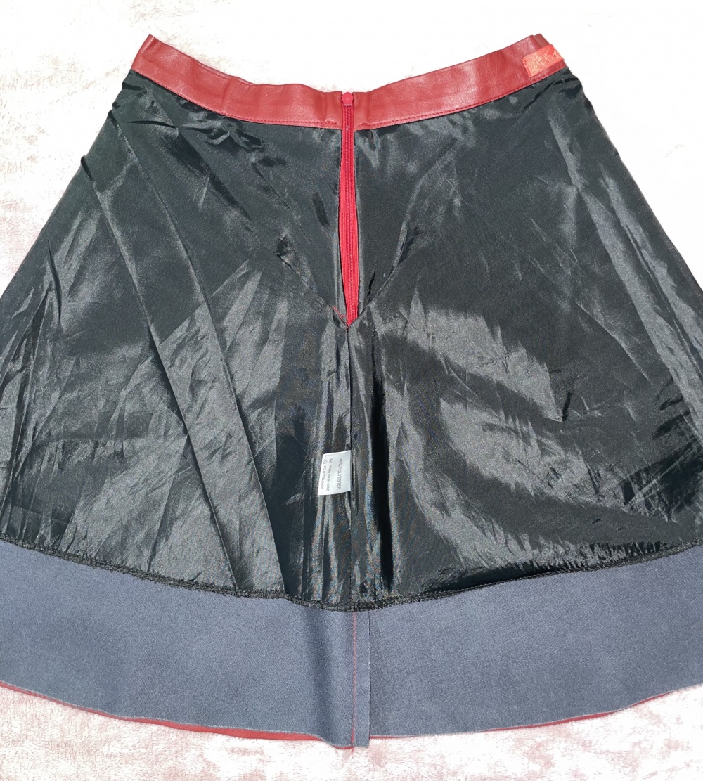 Комплект (юбка и джемпер) Evona, размер S