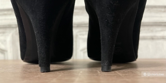 Замшевые туфли "Michael Kors". 7,5US (24,1 см)