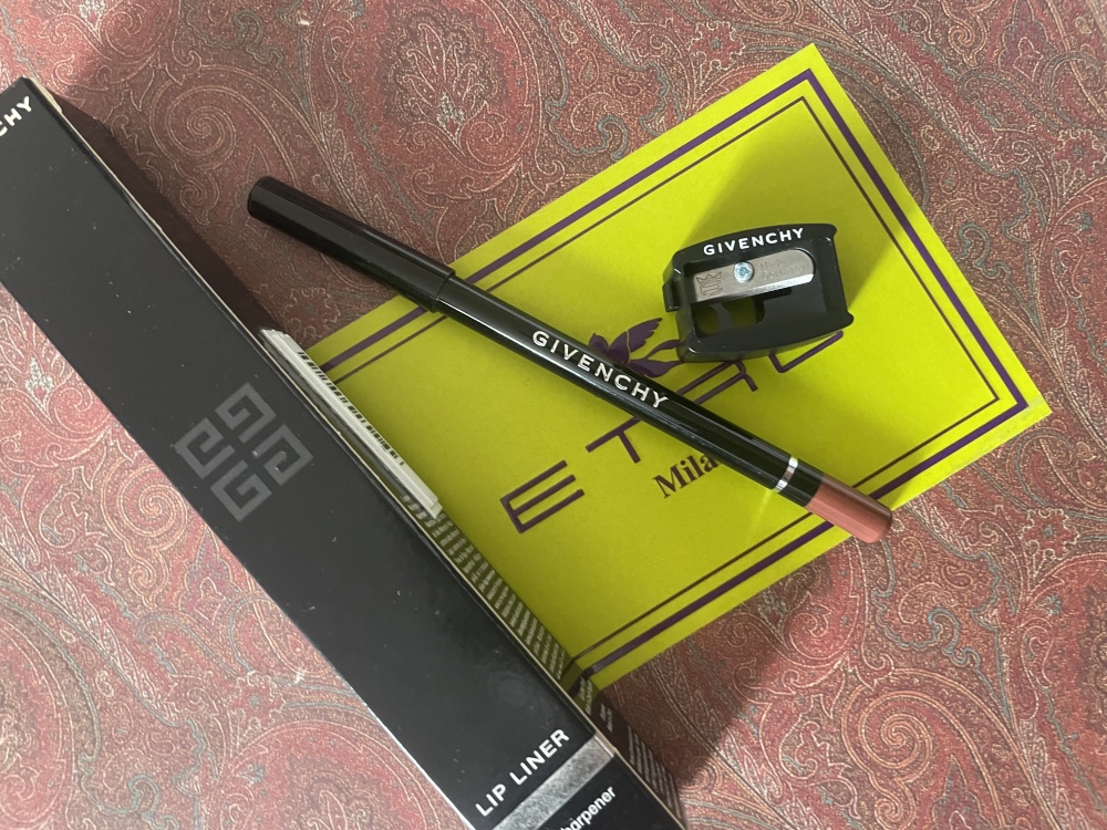 Givenchy водостойкий карандаш для губ, оттенок 09