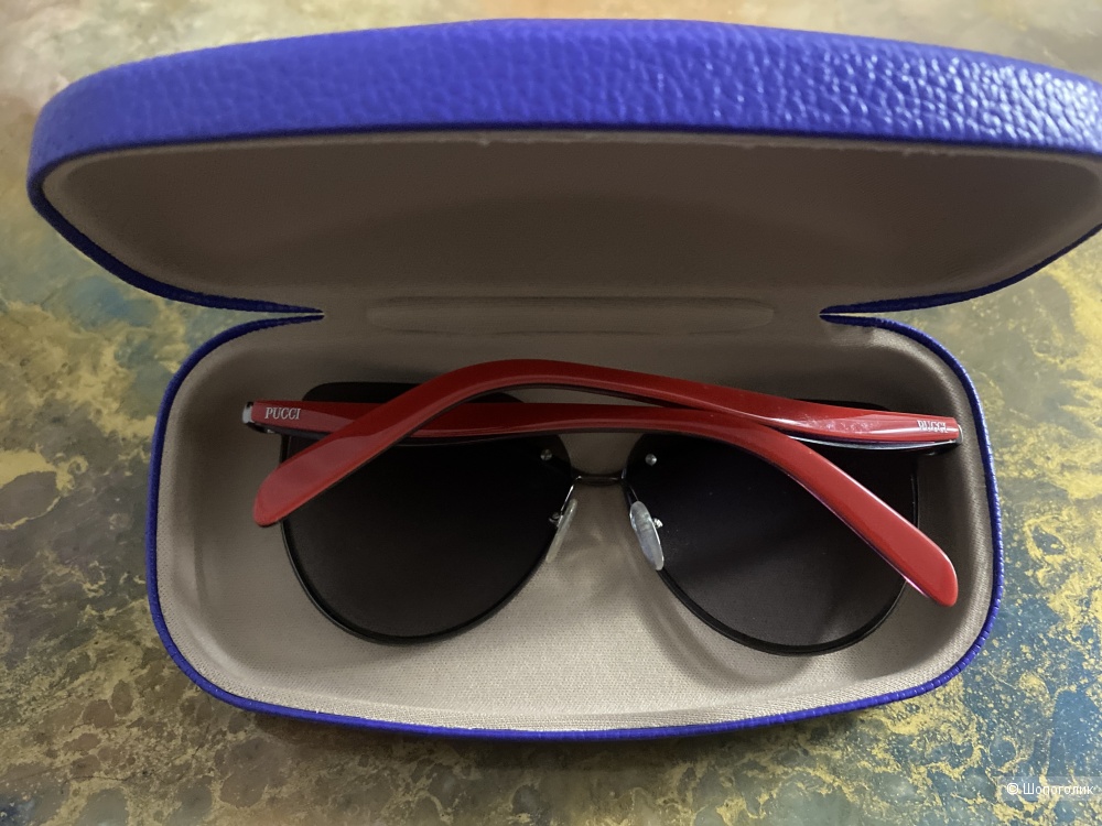 Солнцезащитные очки Emilio Pucci.