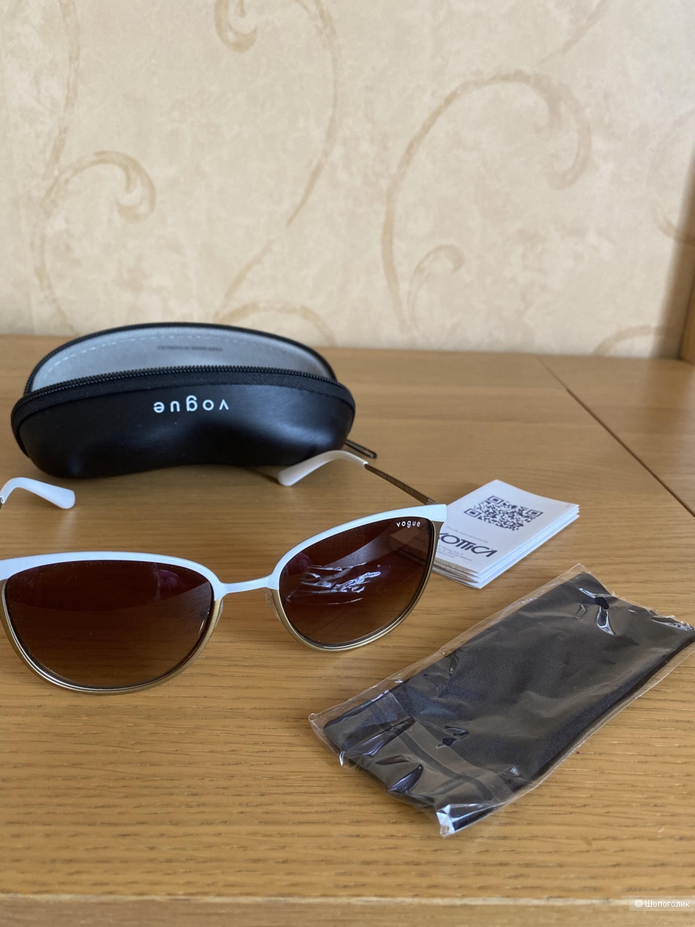 Солнцезащитные очки Vogue