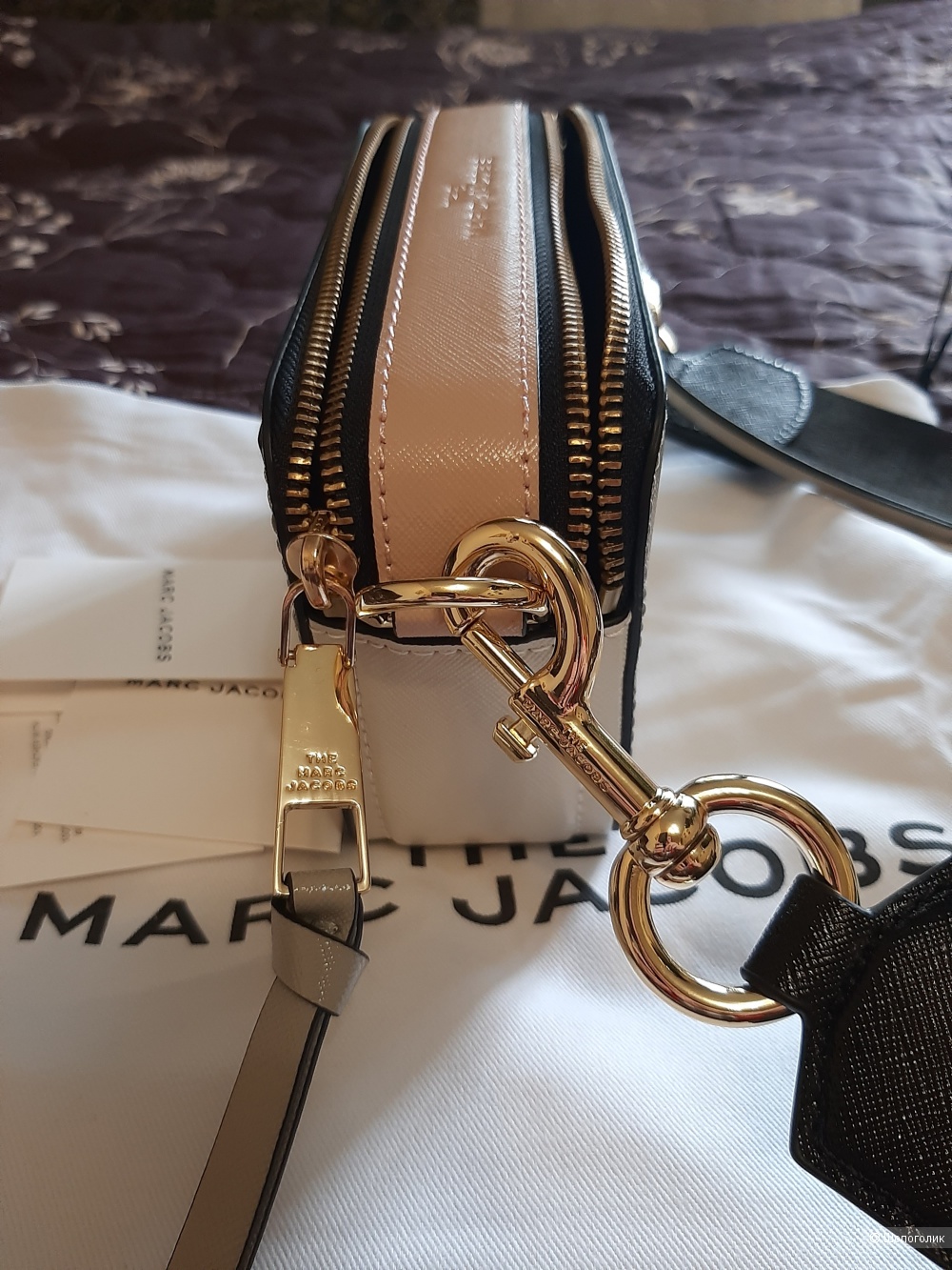 Светло-бежевая кожаная сумка The Snapshot MARC JACOBS