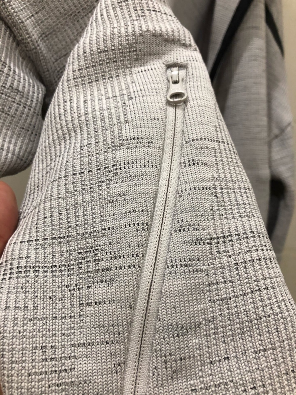 Зип-худи Аdidas Men's sweatshirt ZNE Primeknit Размер М-L.