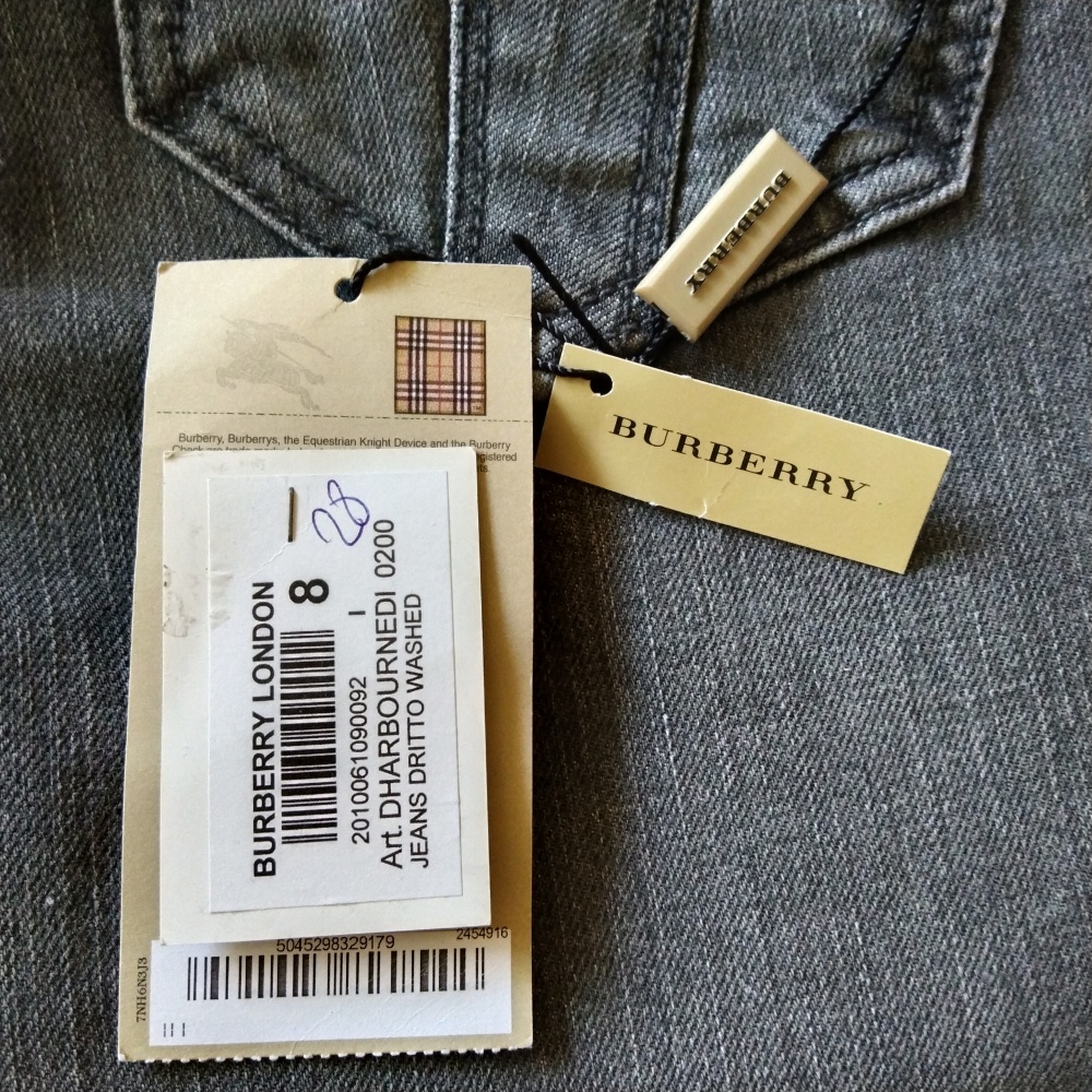 Джинсы  Burberry  44 размер