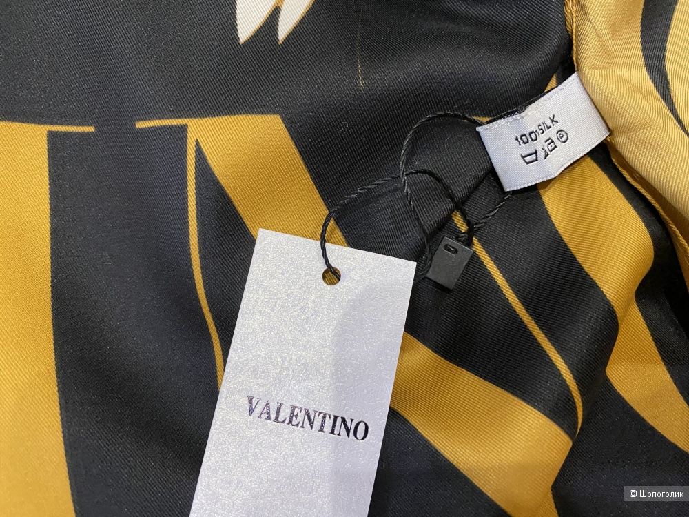 Платок в стиле Valentino 90*90