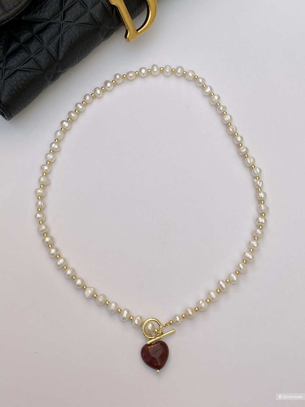 Ожерелье с жемчугом и натуральным камнем.