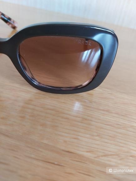 Cолнцезащитные очки Prada