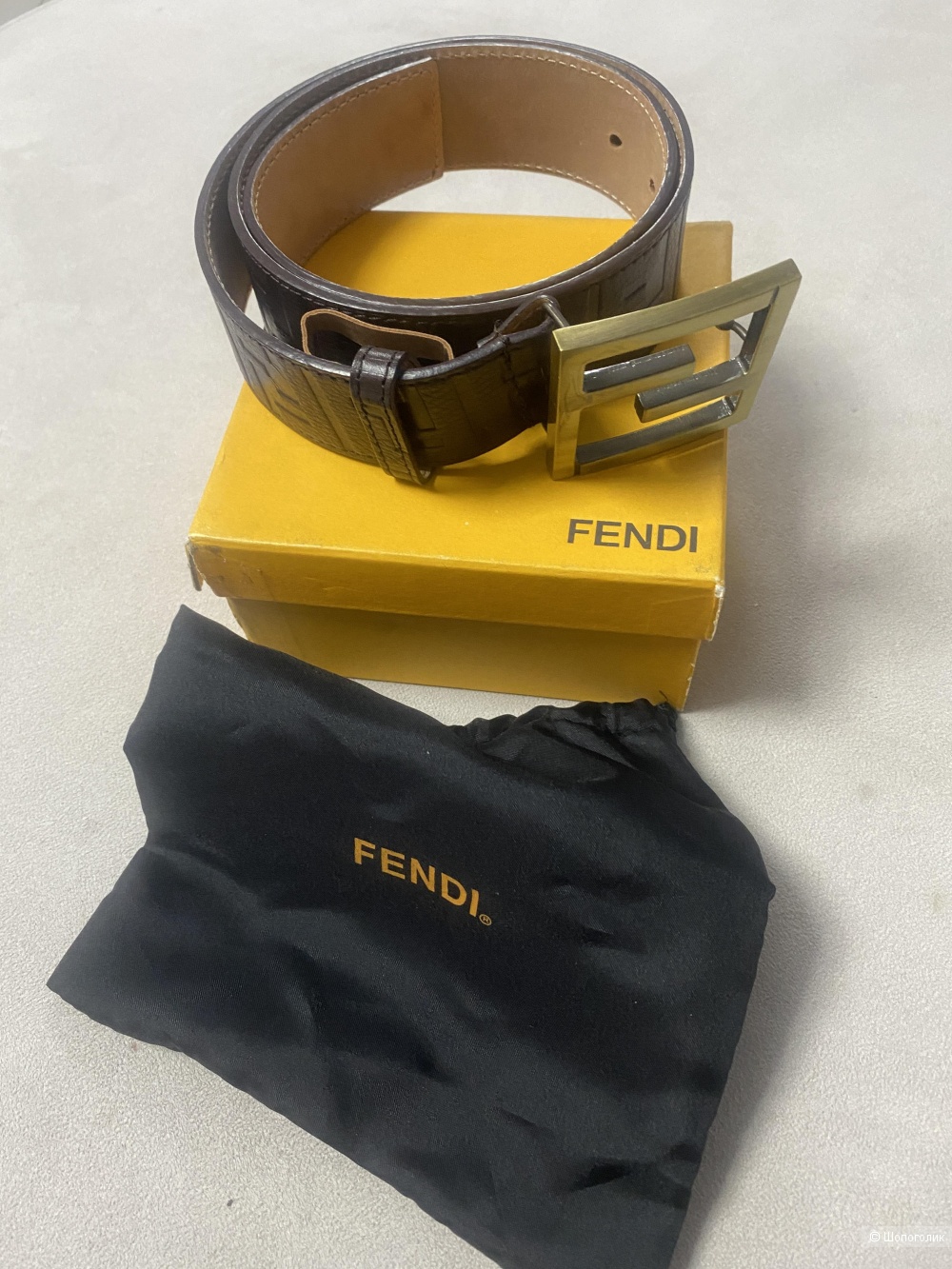 Ремень Fendi.