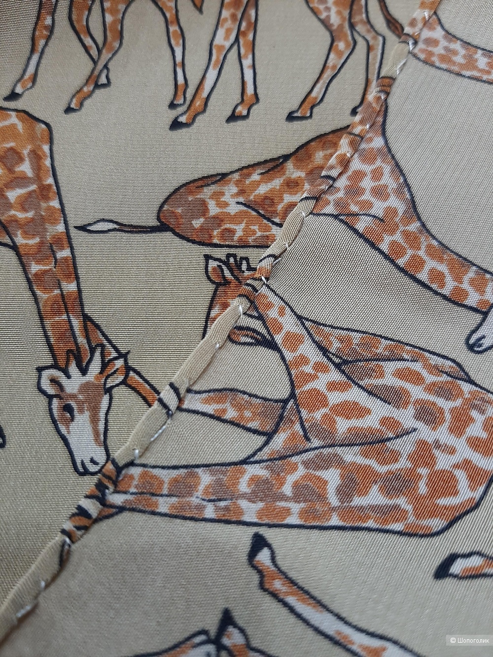 Каре (платок-каре от франц. Carre — квадрат) " Жирафики" 94*100см . Сафари стиль.