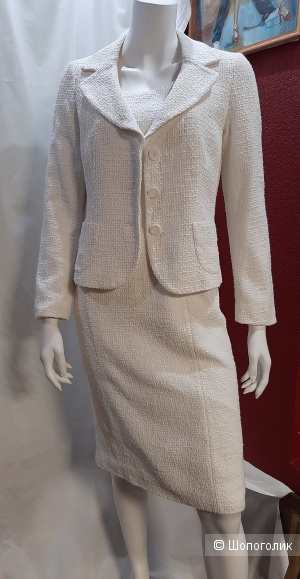 Костюм  платье+жакет белого цвета. размер М. бренд LAUREL