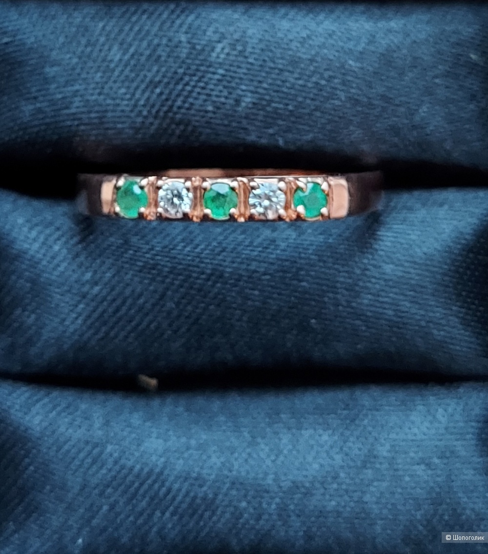 Золотое кольцо дорожка с бриллиантами и изумрудами, 18 размер
