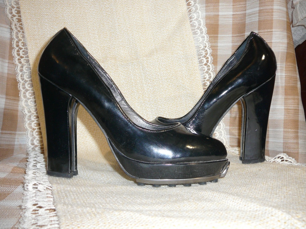 Туфли из натуральной лаковой кожи в стиле fendi