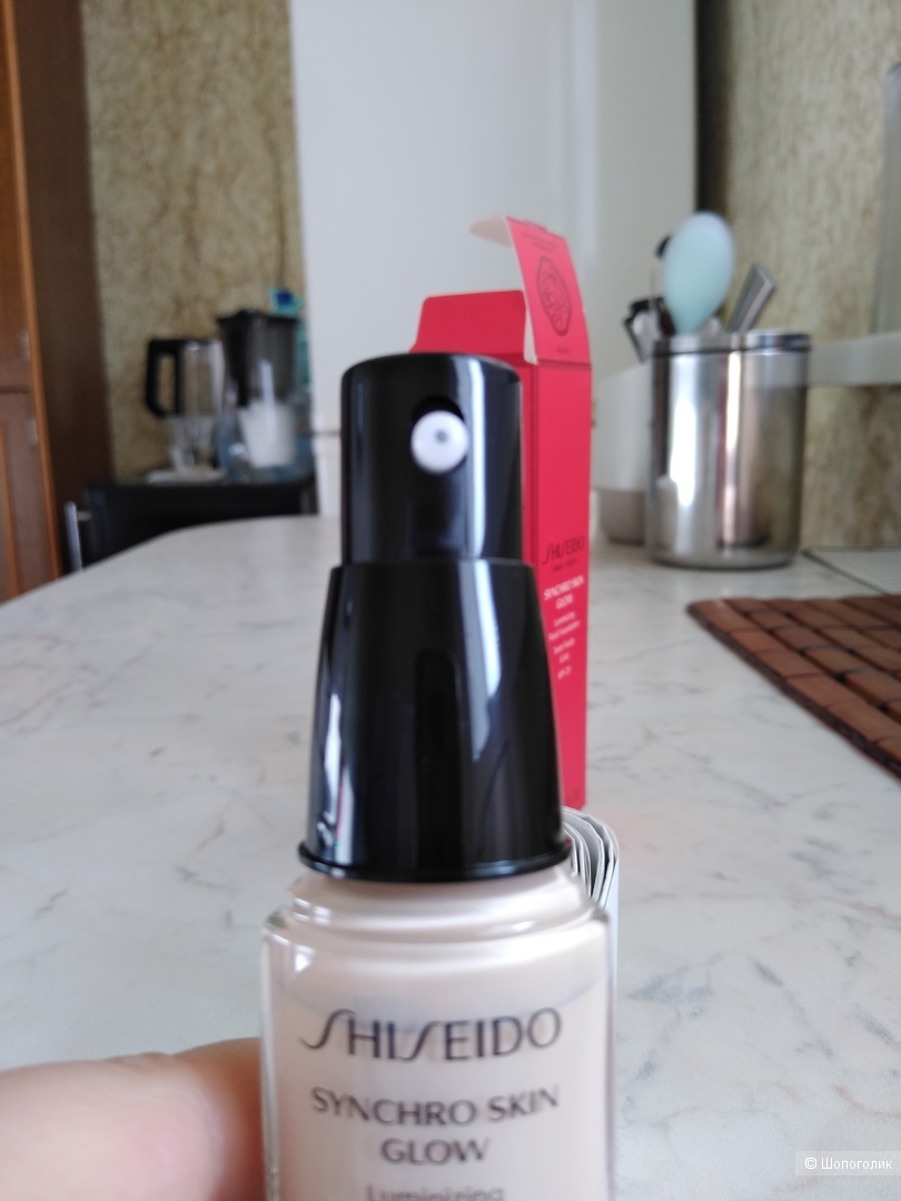 Тональный флюид Shiseido Synchro Skin Glow (Neutral 1), 30 ml