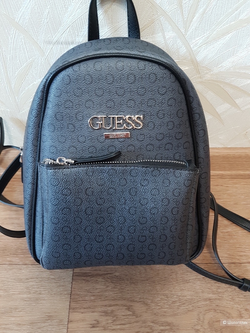 Рюкзак в стиле Guess.