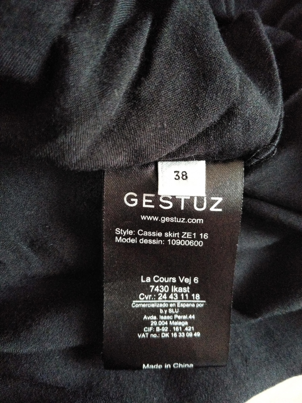 Юбка из 100% шелка Gestuz (размер: EUR38 - на 44-46).
