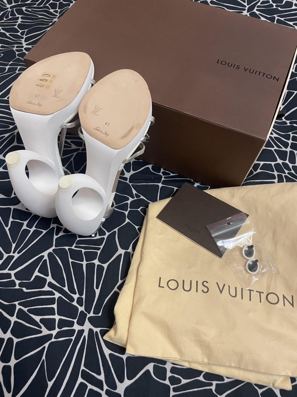 Босоножки Louis Vuitton, 41 евро (40 рос)