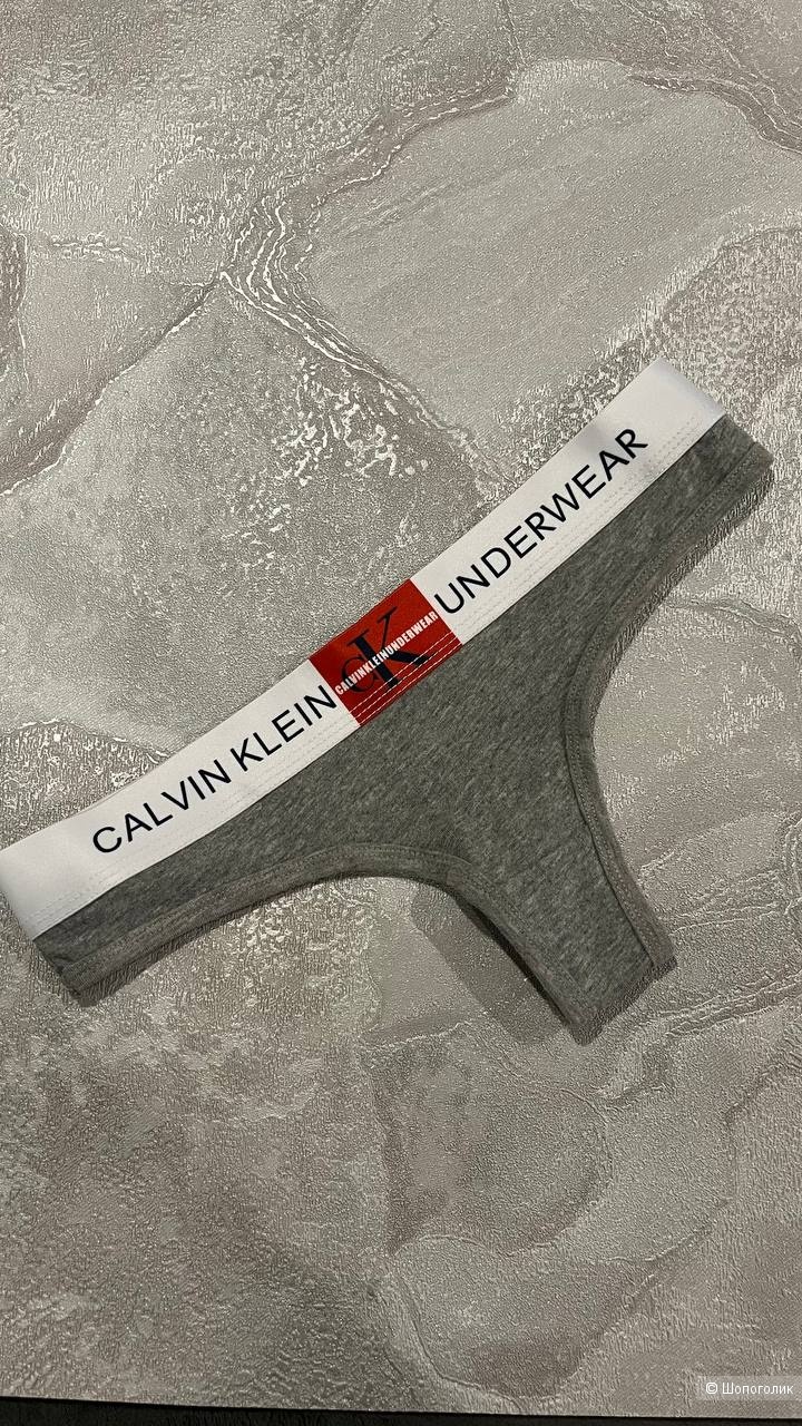 Комплект трусиков стрингов Calvin Klein размер M