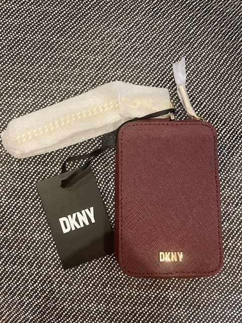 Картхолдер DKNY.