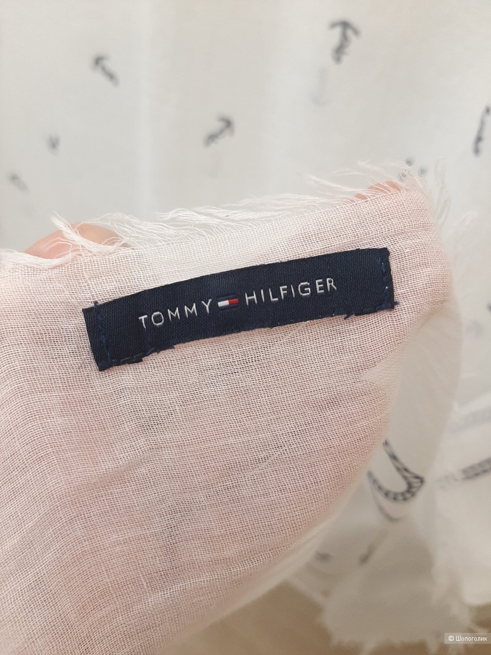 Летний палантин Tommy Hilfiger в морском стиле