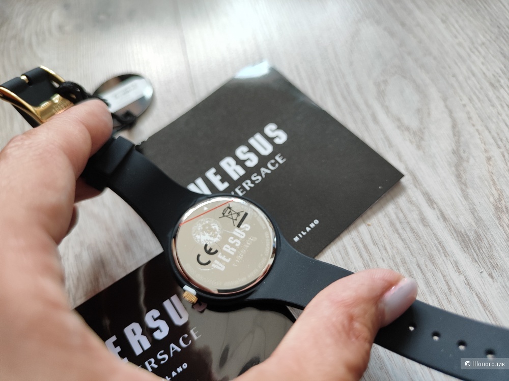 Часы Versace versus женские