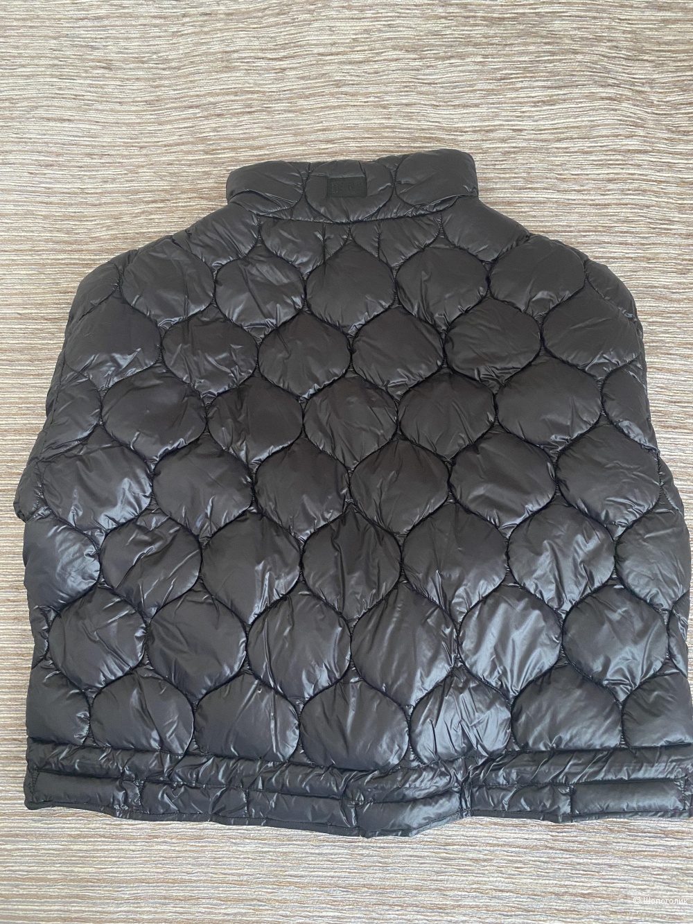 Демисезонная куртка DKNY, размер L.