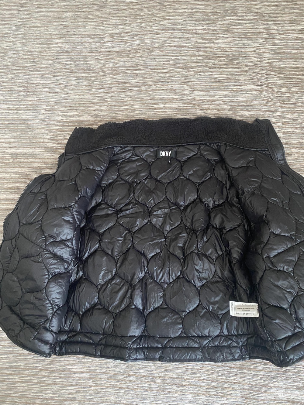 Демисезонная куртка DKNY, размер L.