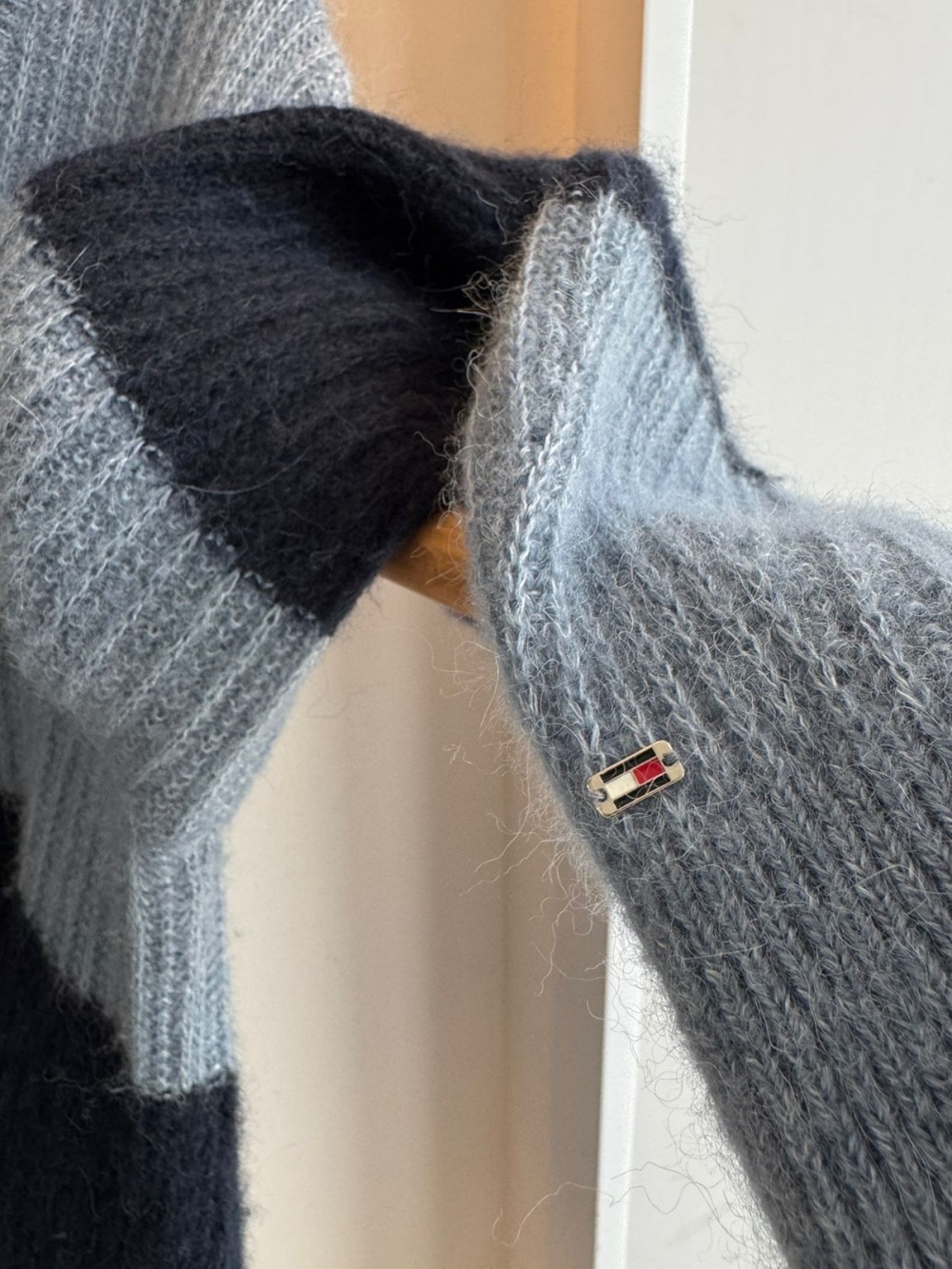 Свитер Tommy Hilfiger размер М