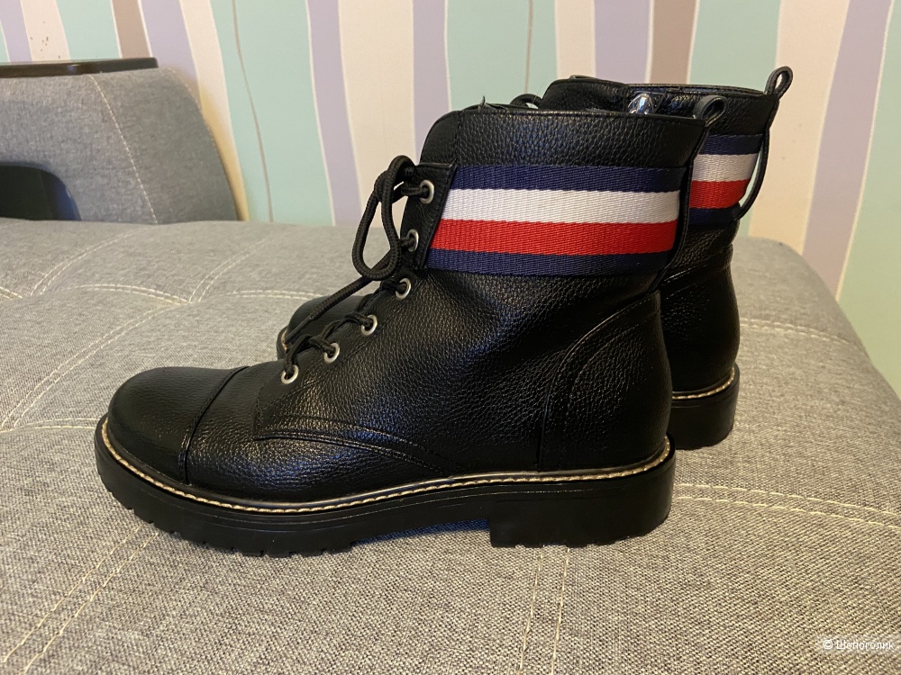 Ботинки  tommy hilfiger 37,5-38 размер