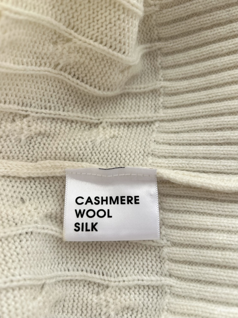 Свитер Cashmere. INT TU (42/44/46 RU)