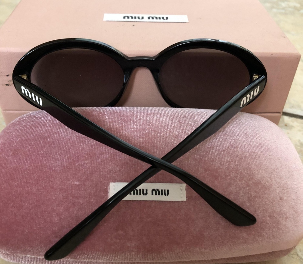 Солнцезащитные очки MIU-MIU