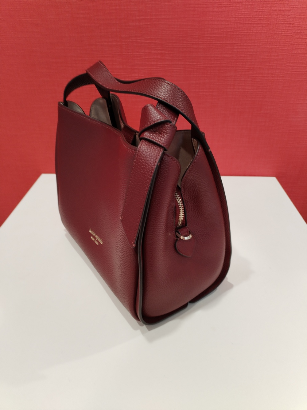 Сумка Kate Spade New York Knott .