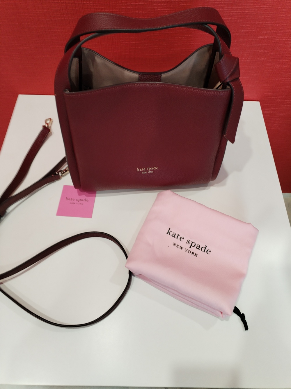 Сумка Kate Spade New York Knott .
