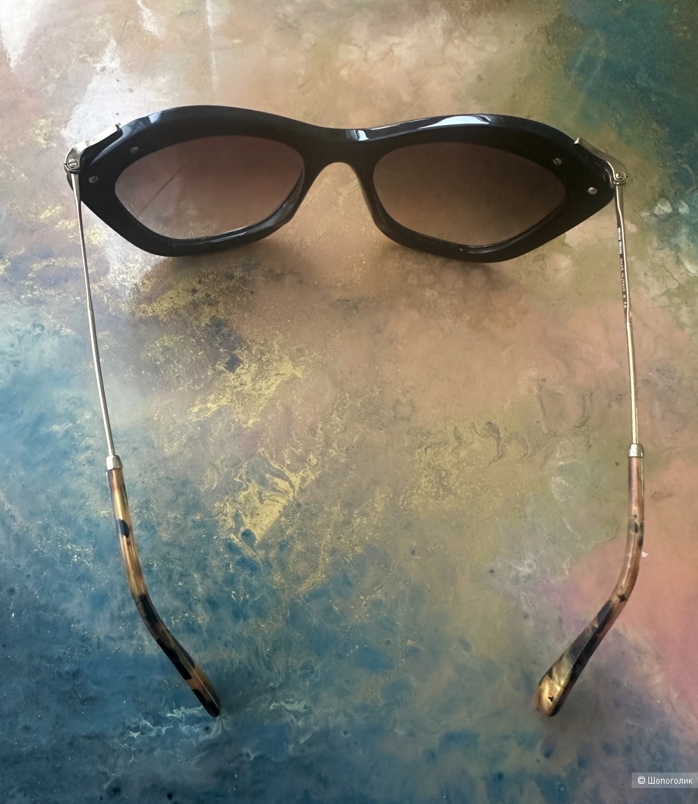 Очки Miu Miu.