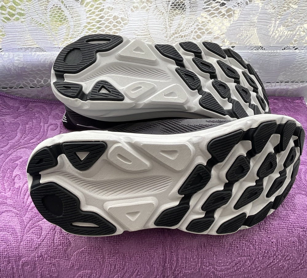 Кроссовки р.41 1/3 (26 см), hoka one one clifton9