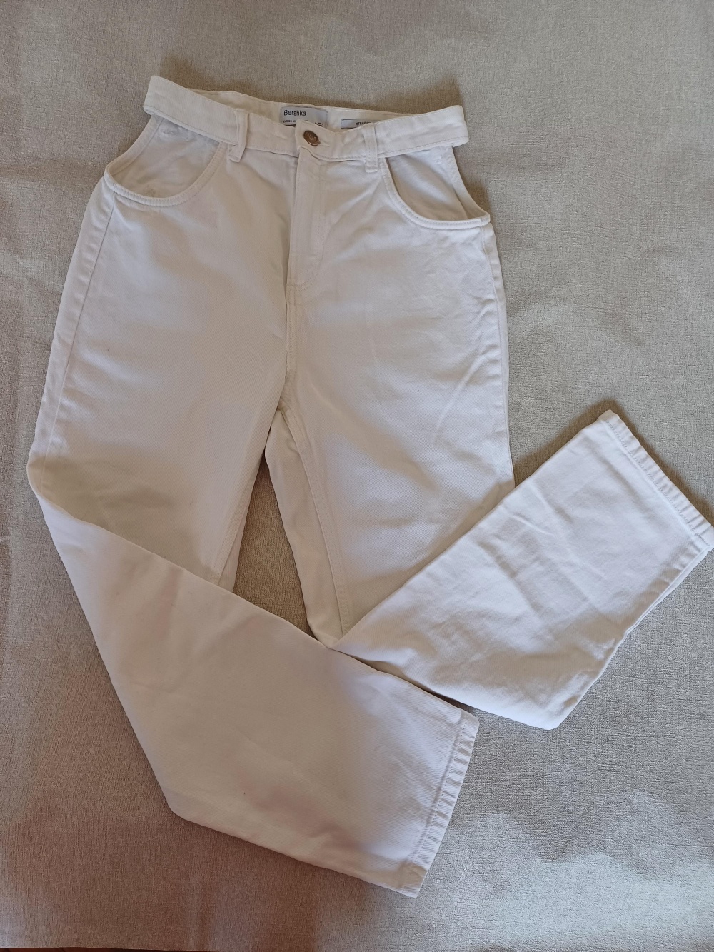 Джинсы с вырезанными карманами, Bershka, S