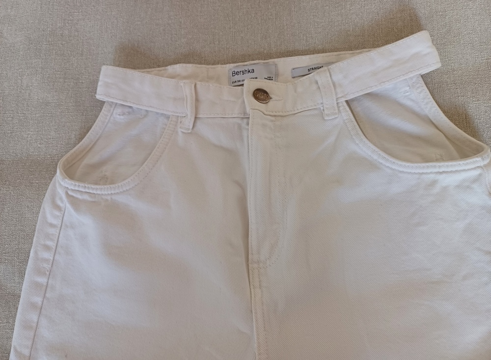 Джинсы с вырезанными карманами, Bershka, S