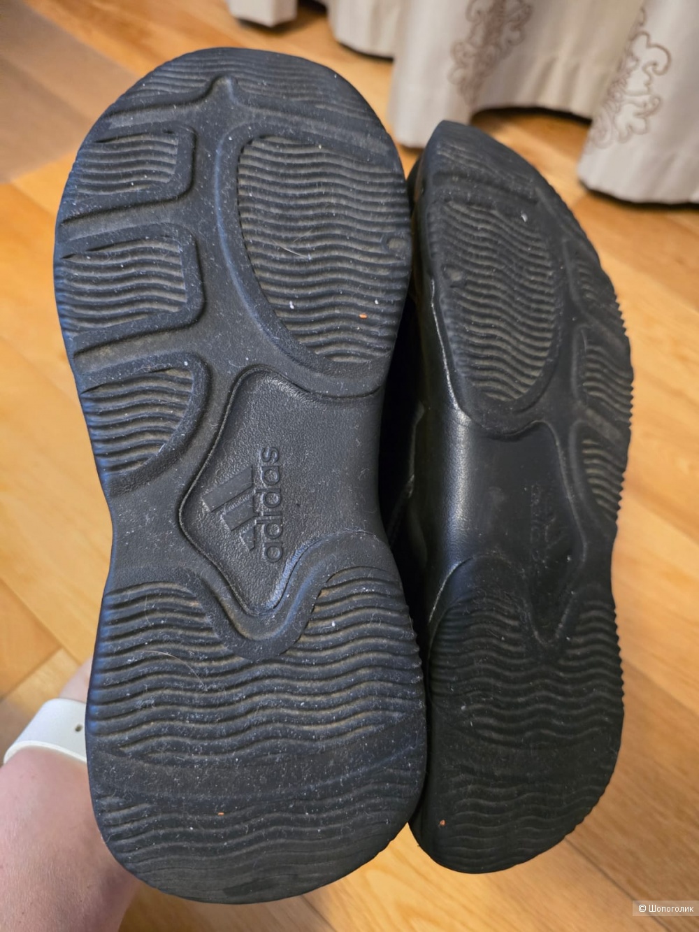Кроссовки Adidas р.8,5 (26 см)