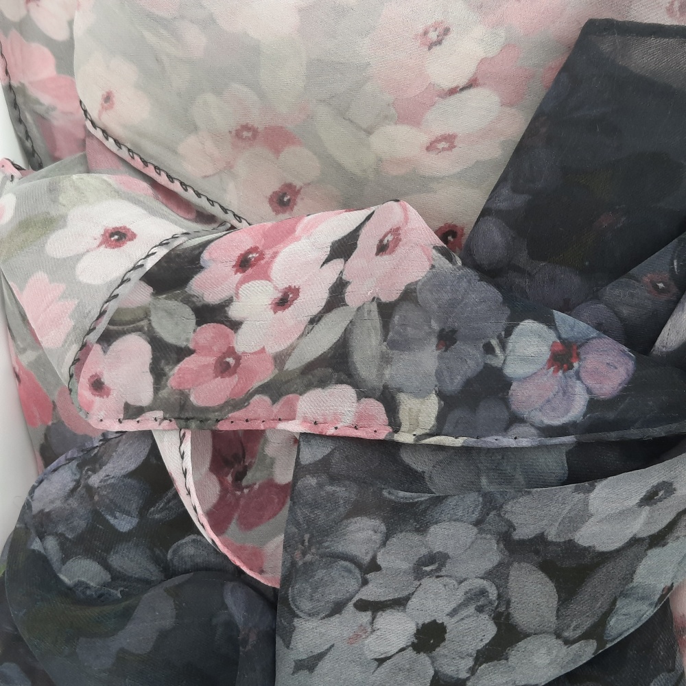 Шарф VALENTINO , р. 160 × 40 см.