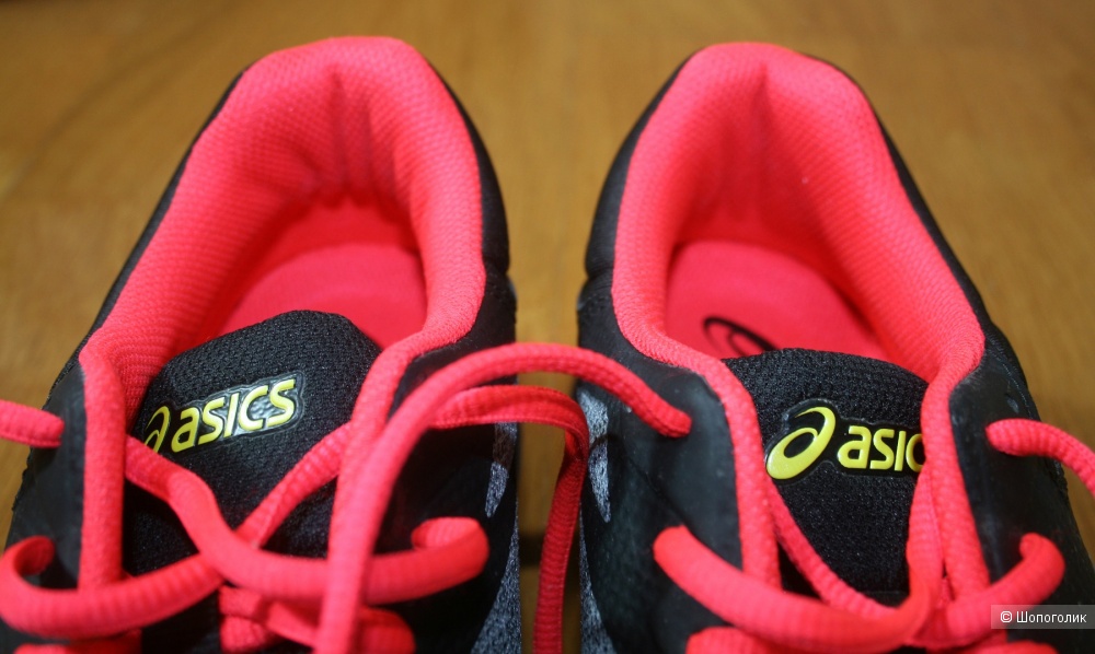 Волейбольные кроссовки Asics, размер 8,5US