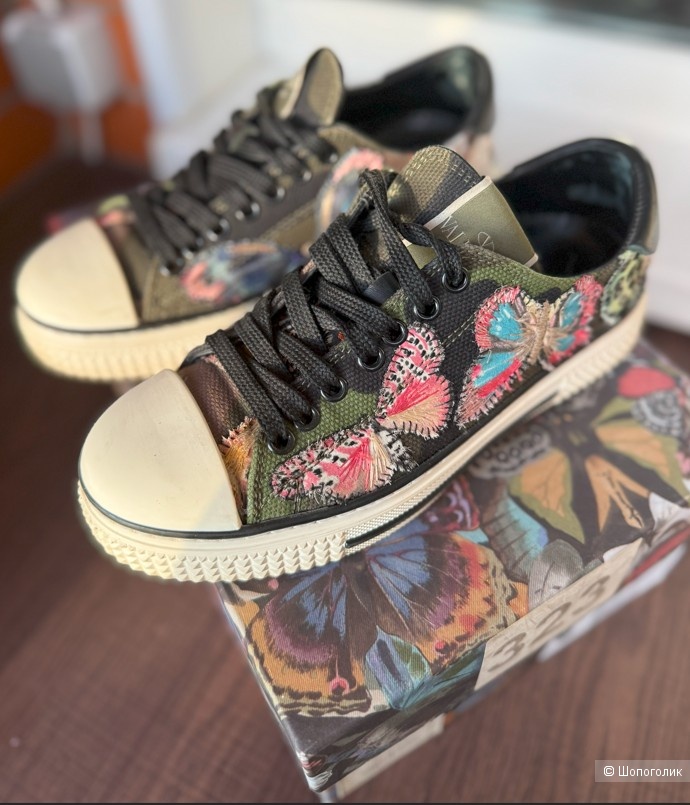 Keды Valentino 35