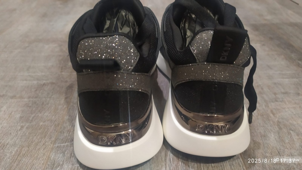 Кроссовки DKNY