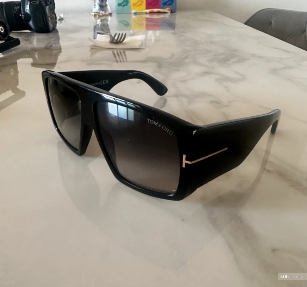 Солнцезащитные очки  Tom Ford.
