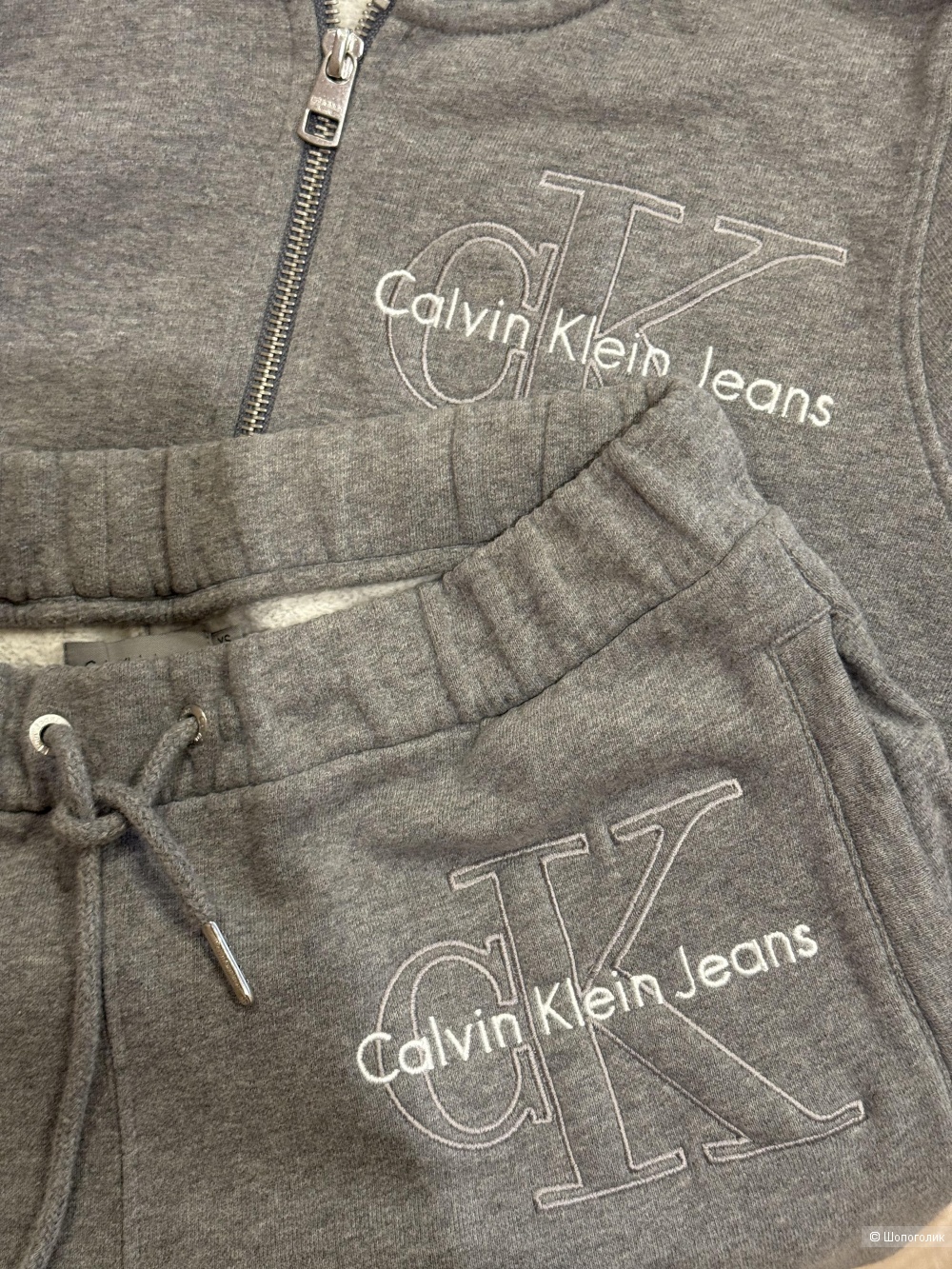 Костюм Calvin Klein размер 40/42