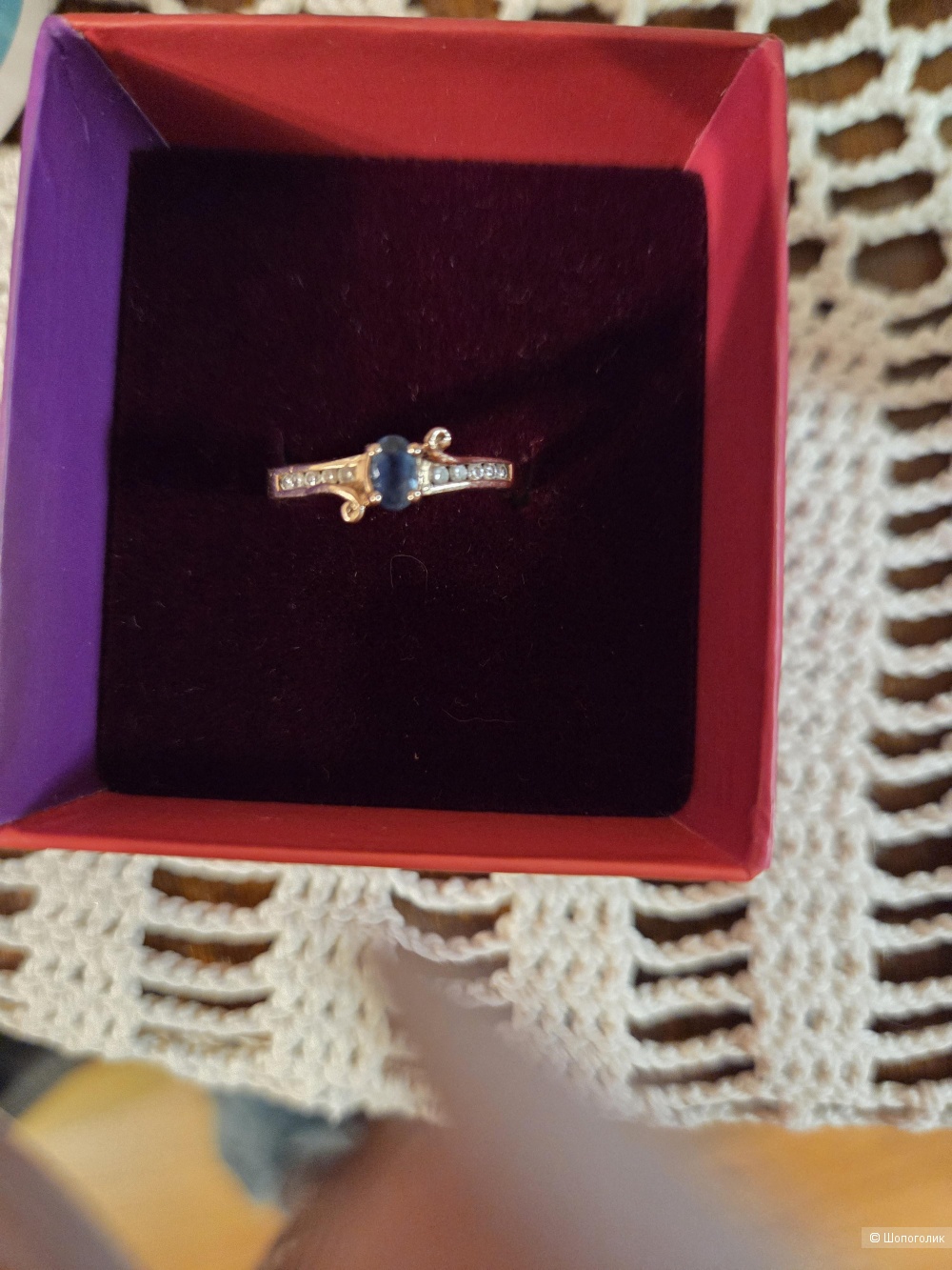 Кольцо золотое с сапфиром и бриллиантами.