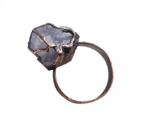 Медное кольцо с кристаллом аметиста. Размер 18,75