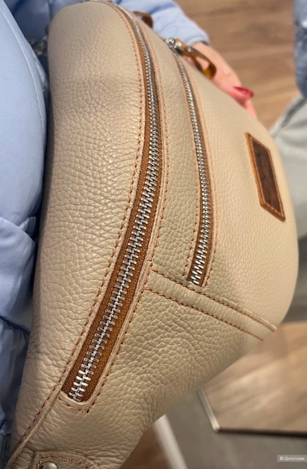 Женская кожаная сумка- бананка