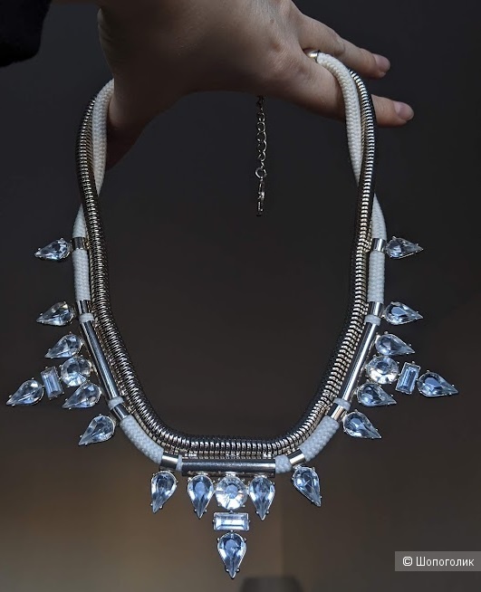 Колье с камнями Stradivarius